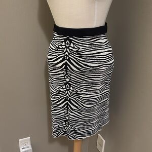 John and Jenn Black and White Zebra Print Skirt Rear Full Zipper Size Me…